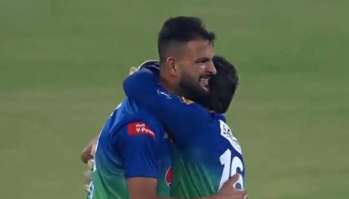 Mohammad Rizwan (right) hugs Ihsanullah (left) during a match in the Pakistan Super League (PSL). —Twitter/@_FaridKhan