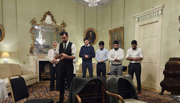 First Minister of Scotland Humza Yousaf leading the prayer at Bute House on March 28, 2023. — Twitter/HumzaYousaf