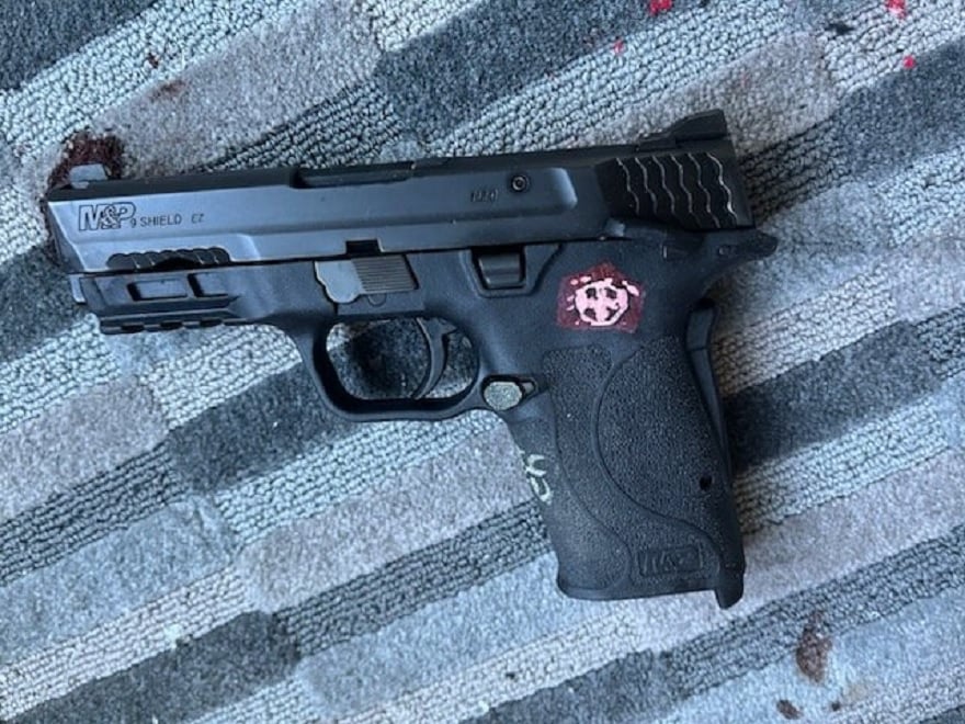 Image shows a pistol— Twitter/@MNPDNashville