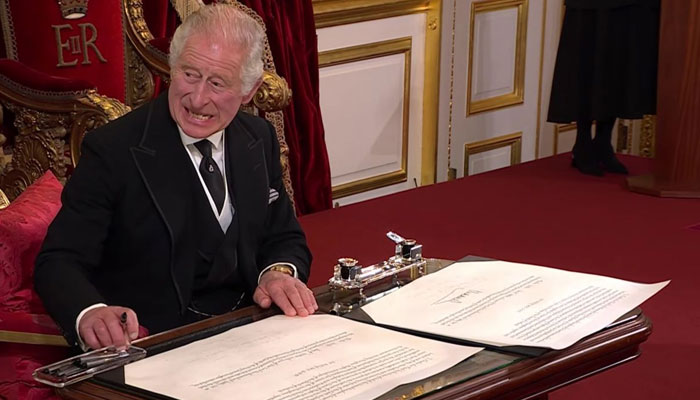 German hosts ensure King Charles’ pens don’t leak after viral accidents
