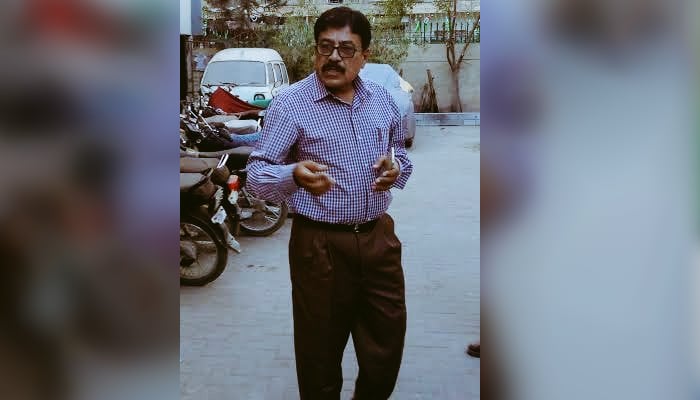 کراچی میٹروپولیٹن کارپوریشن (KMC) کے سابق سینئر ڈائریکٹر ہیلتھ ڈاکٹر بیربل گینانی۔  — Twitter/@SibteHR