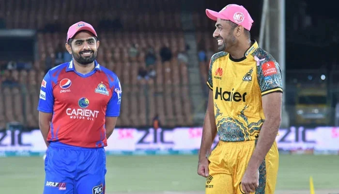 Wahab Riaz (right) and Babar Azam (left) share a light moment during the toss of a PSL match — PCB/File