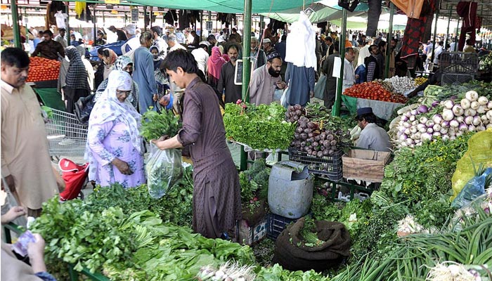 Consumers purchase vegetables from vendors at a Sunday Bazaar in Islamabad on March 5, 2023. — APP