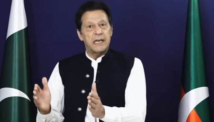 پی ٹی آئی کے چیئرمین عمران خان 5 اپریل 2023 کو لاہور سے ویڈیو لنک کے ذریعے حامیوں سے خطاب کر رہے ہیں۔ — YouTube/PTI
