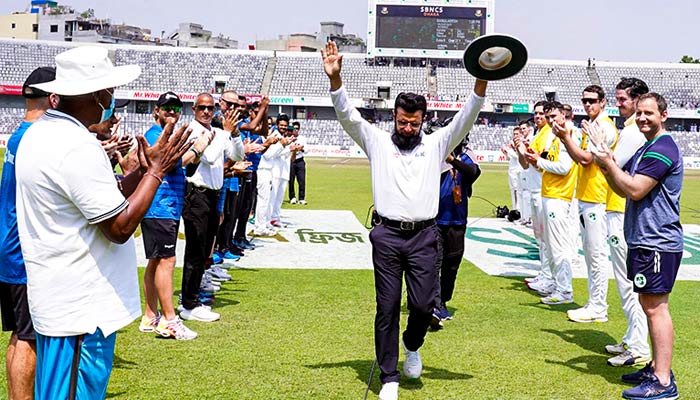 Aleem Dar recieves gaurd of honour after officiating in his last Test match as an ICC Elite Panel umpire in Dhaka on April 7, 2023. — Twitter/@ESPNcricinfo