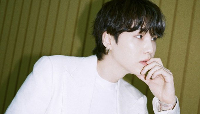 He will also give an inside look at the process of preparing the album in his upcoming solo documentary