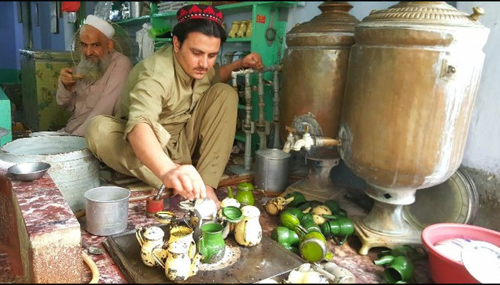 Peshawar's Qissa Khwani bazaar keeps historic tradition of storytelling alive - Vimarsana News