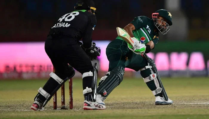 NZ wicketkeeper Tom Latham (L) stumps Pakistan´s captain Babar Azam (R) during a match.— AFP/File