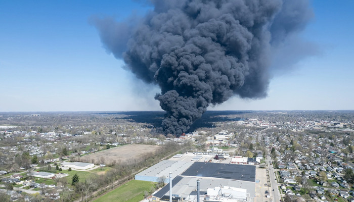 Richmond fire 'threat' to thousands - Vimarsana News