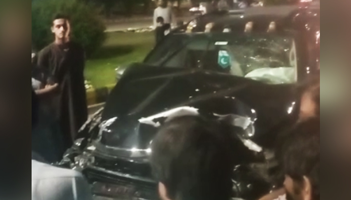 Federal Minister for Religious Affairs and Interfaith Harmony Mufti Abdul Shakoor's vehicle, which suffered an accident in Islamabad, on April 15, 2023, in this still taken from a video. — Geo.tv via Ahmed Subhan
