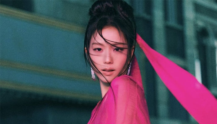 She previously became the first-ever female K-pop soloist to enter the Top 40 of the chart