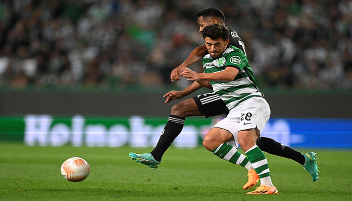 Sporting Lisbon´s Portuguese midfielder Pedro Goncalves vies with Juventus´ Brazilian defender Alex Sandro (back) during the UEFA Europa league quarter final second leg football match between Sporting CP and Juventus at the Jose Alvalade stadium in Lisbon on April 20, 2023. AFP