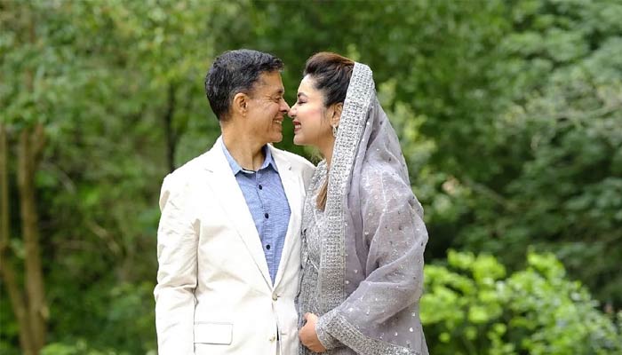 Komal Rizvi with her husband S Ali Uppal. — Instagram/@komalrizviofficial