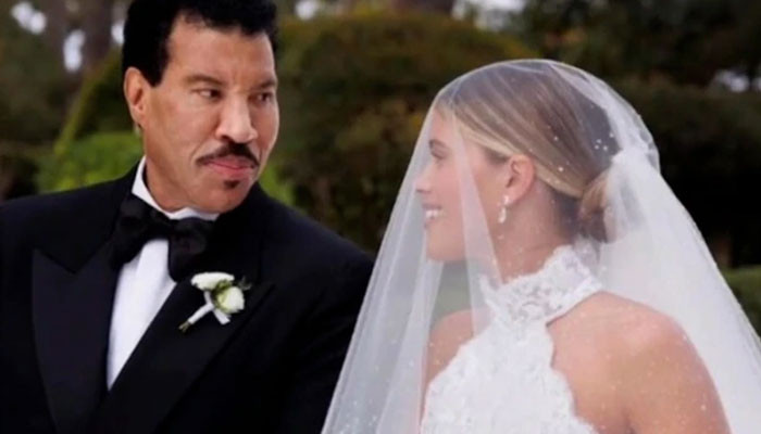 Lionel Richie pours love on daughter, pens note