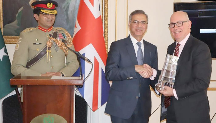 Komandan militer Inggris memuji keunggulan profesional militer Pakistan