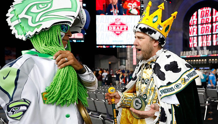 A Seattle Seahawks and a Green Bay Packers talk prior to the first round of the 2023 NFL Draft at Union Station on April 27, 2023 in Kansas City, Missouri. AFP