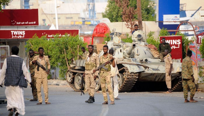 Sudanese army soldiers, loyal to army chief Abdel Fattah al-Burhan, man a position in the Red Sea city of Port Sudan, on April 20, 2023. — AFP
