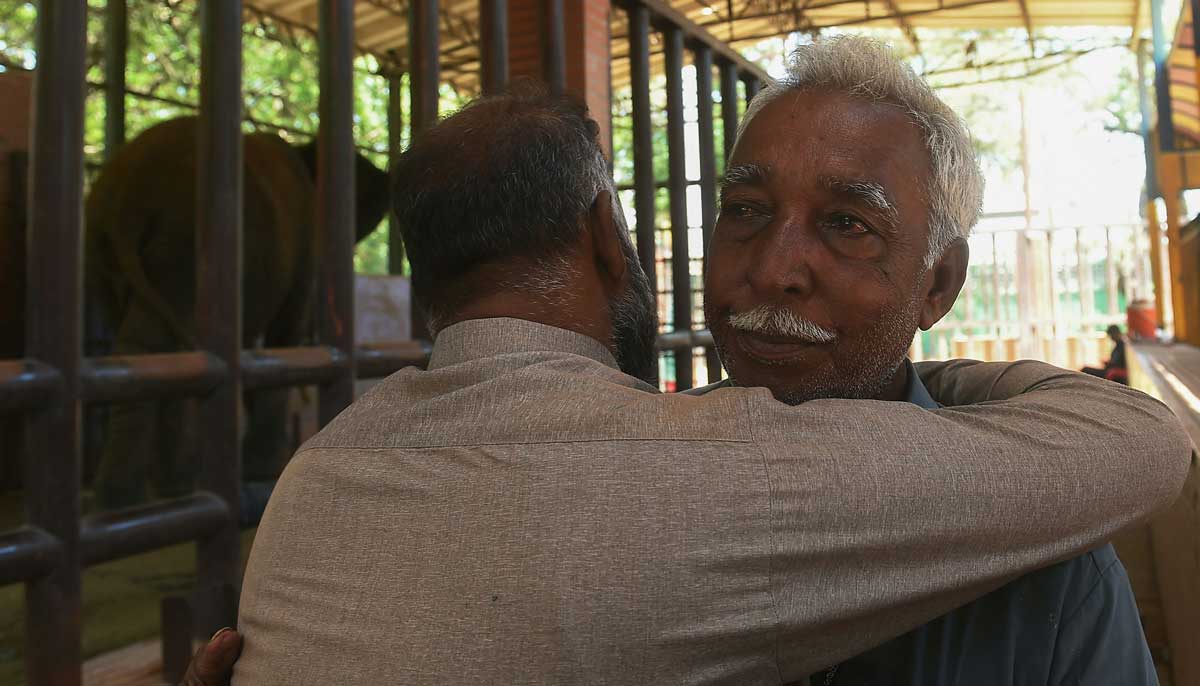 Elephant caretake Yusuf Masseih (R) mourns following the death of elephant Noor Jehan at Karachi Zoological Gardens in Karachi on April 22, 2023. — AFP