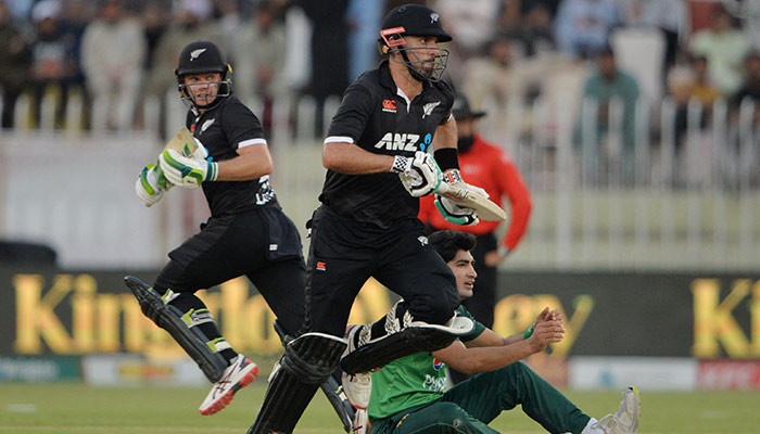 Daryl Mitchell’s hundred propels New Zealand to 336 against Pakistan