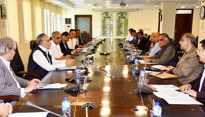 Finance Minister Ishaq Dar chairs the meeting of Reforms and Resource Mobilszation Commission at the Finance Division on April 24, 2023.— PID