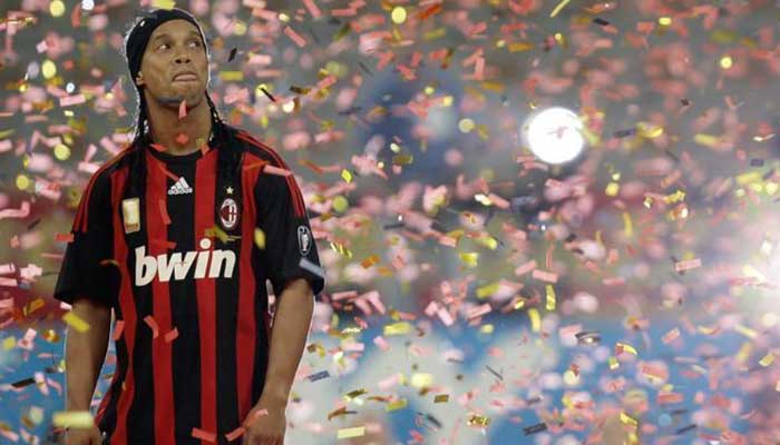 Italian soccer club AC Milans newly signed player Ronaldinho of Brazil attends his presentation at San Siro Stadium in Milan July 17, 2008. — Reuters