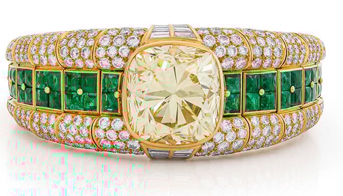 This handout picture made available on March 28, 2023 by Christie´s auction house shows a Bulgari-coloured diamond and emerald bracelet, part of estate of Heidi Horten that will be offered during one of the largest jewelry sales in history on May 2023 in Geneva.—AFP