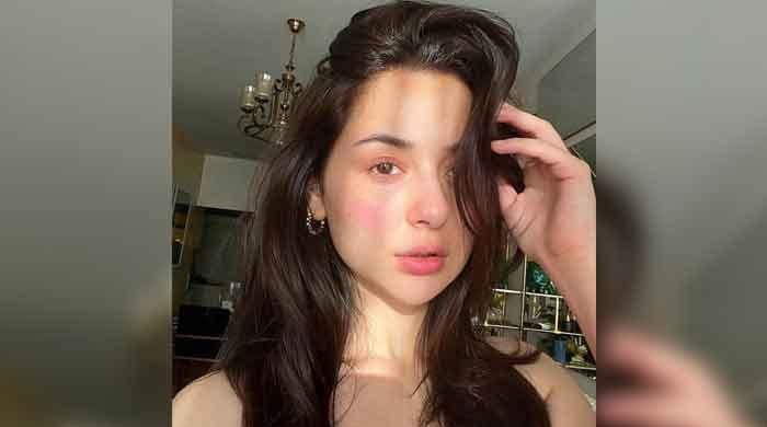  Hania Aamir drops gorgeous golden hour selfie