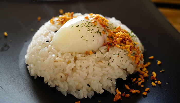 ابلے ہوئے انڈے کے ساتھ تلی ہوئی چاول کی ایک نمائندگیی تصویر۔  - Pixabay/فائل