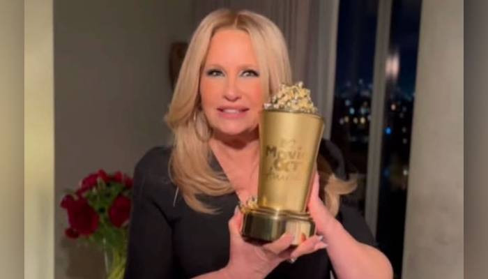 Jennifer Coolidge speaks out in support of the WGA strike - Vimarsana News