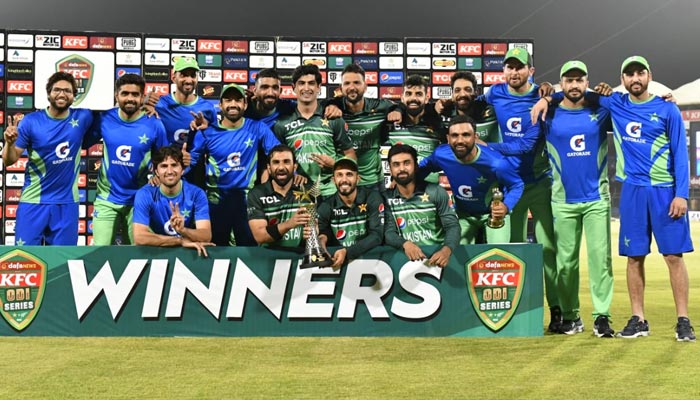 Babar Azam-led Pakistan team pose for a picture with the ODI trophy on May 7, 2023 at National Bank Cricket Arena Stadium. — Twitter/@TheRealPCB