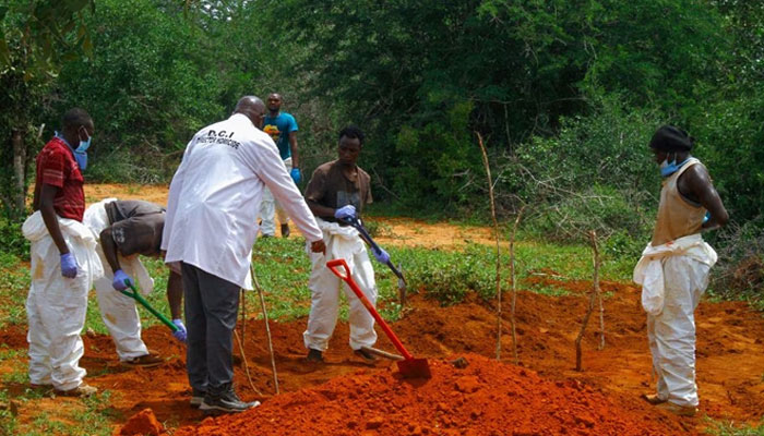 Volunteers assist forensic experts and homicide detectives from the Directorate of Criminal Investigations (DCI), to exhume bodies of suspected followers of a Christian cult named Good News International Church in Shakahola forest of Kilifi county, Kenya April 25, 2023. — Reuters