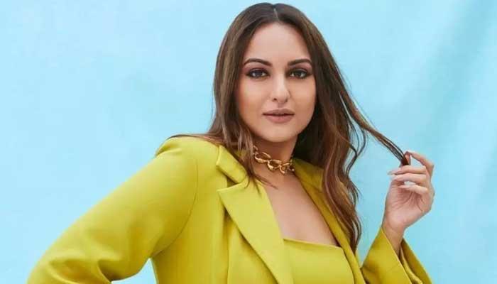 Sonakshi Sinha is set to play a female cop in web-series Dahaad
