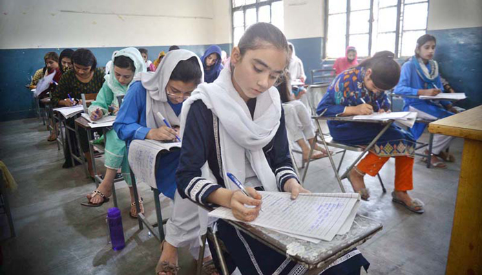 Students will attempt the annual board examinations at Government Girls Higher Secondary School at Murree Road, Rawalpindi on 18 May 2022.  — APP/File