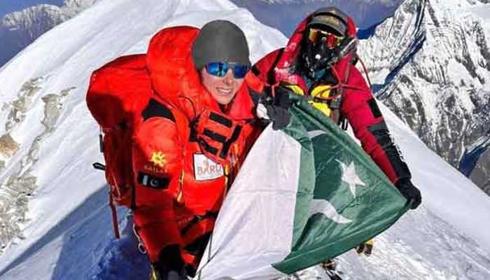 A picture of Naila Kiani and Shehroze Kashif on the top of Annapurna I. — Instagram/@naila._.kiani