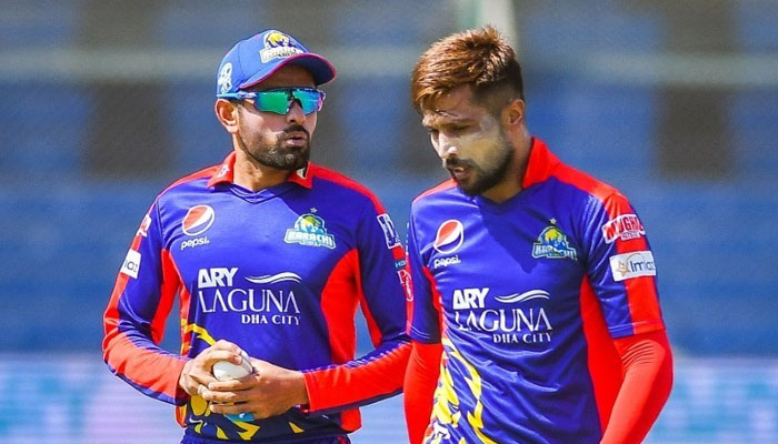 Pakistan skipper Babar Azam (left) and former Pakistan pacer Mohammad Amir. — PSL/File