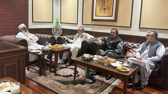 Govt appeals Maulana Fazl not to stage sit in outside Supreme Court Govt appeals Maulana Fazl not to stage sit in outside Supreme Court