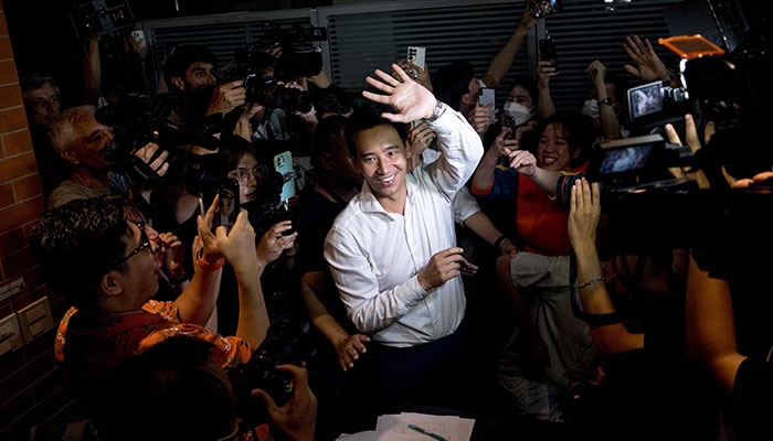 TOPSHOT - Move Forward Party leader and prime ministerial candidate Pita Limjaroenrat (C) leaves the partyâ€™s headquarters as votes continue to be counted, during Thailand´s general election in Bangkok on May 14, 2023. —AFP