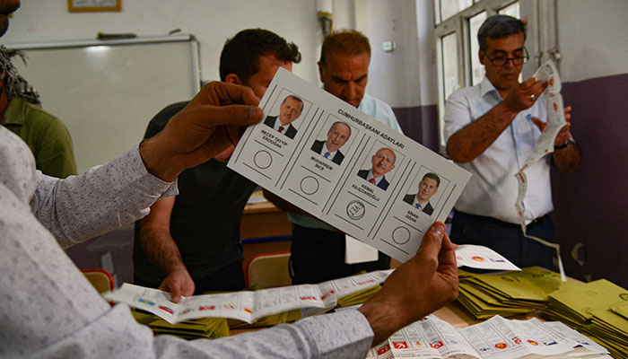 An election official shows a counting ballot at a polling station after polls have closed in Turkey´s presidential and parliamentary elections, in Diyarbakir, on May 14, 2023.—AFP