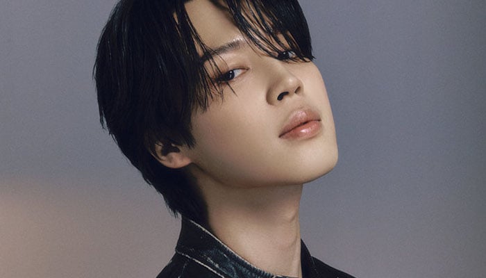 He is also only the second K-pop soloist to spend six weeks overall on the 200 chart