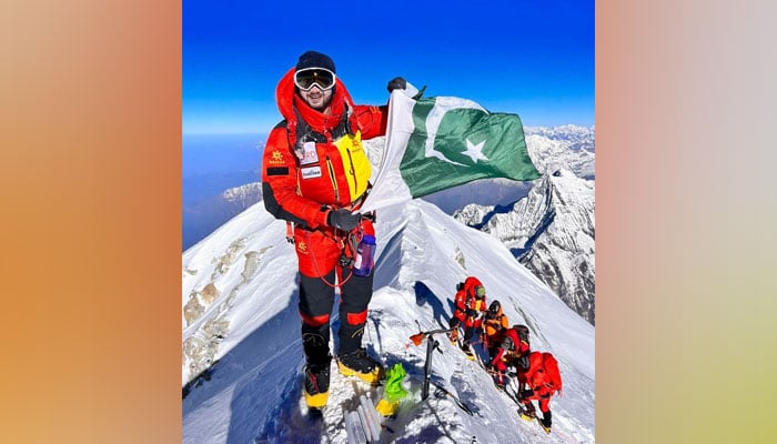 Shehroze Kashif Summits Nepal's Dhaulagiri-I Peak