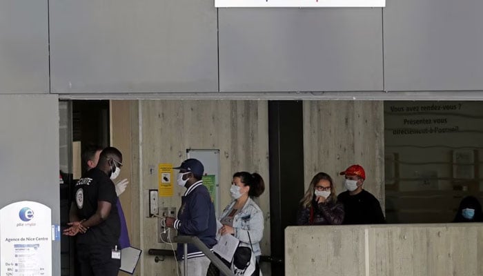 Wearing protective face masks, job seekers visit a National Agency for Employment (Pole Emploi) office in Nice. — Reuters/File