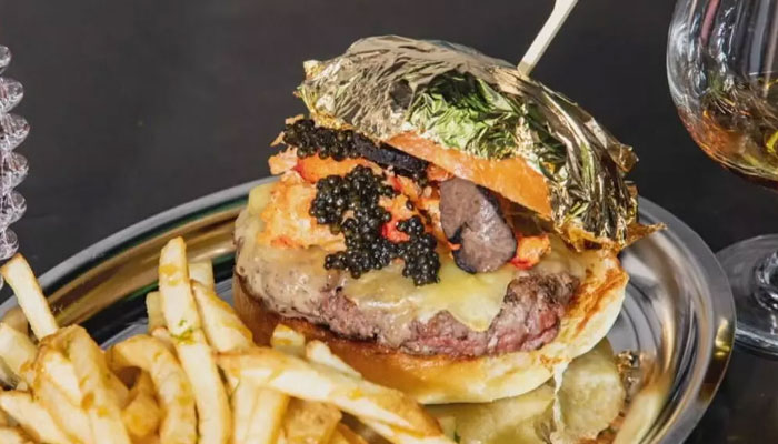 Restoran menawarkan burger ‘Standar Emas’ seharga 0