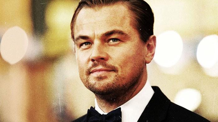 Leonardo DiCaprio memamerkan gaya trendi di Better World Fund For Climate Gala