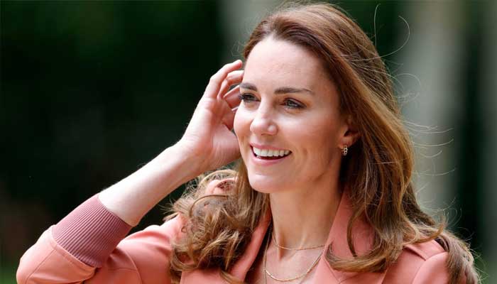 Kate Middleton ignored by young black girl during London tour?
