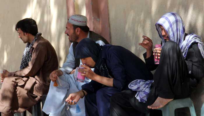 Citizens are drinking juice to quench their thirst as demand of juices increased in city during scorching hot weather, in Quetta on Wednesday, May 10, 2023. — PPI