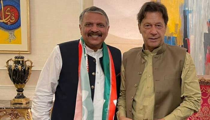 PML-Z President Ijaz Ul Haq poses for a photograph with PTI Chairman Imran Khan. — Twitter/@PTIOfficialISB