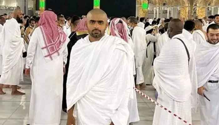 Pakistans all-format cricket skipper Babar Azam poses while standing at the Grand Mosque in Makkah, Saudi Arabia, on April 30, 2022. — Twitter/@babarazam258