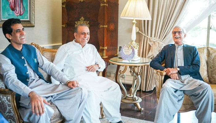 (From near  to right) Former PTI leaders Awn Chaudhry, Aleem Khan and Jahangir Khan Tareen are sharing a airy  infinitesimal   during a meeting. — Facebook/Jahangir Khan Tareen/File