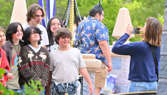 Jennifer Garner fulfils mum duties for Jennifer Lopez’s child, Disneyland outing is proof
