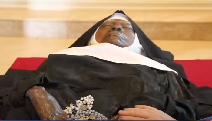 Why hundreds are visiting Sister Wilhelmina Lancaster's physique 5 years after burial 1 The body of the Sister Wilhelmina Lancaster can be seen in this picture. — Screengrab/YouTube/KQ2